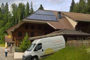 Kollektoren Winkler Solar integriert ins Solarsystem Jenni