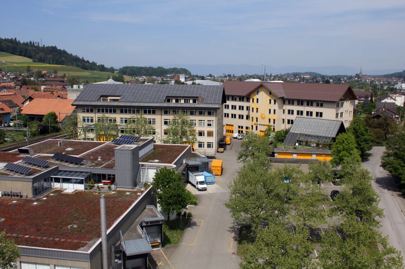 Solarpark Burgdorf, Produktionsgebäude der Jenni Energietechnik