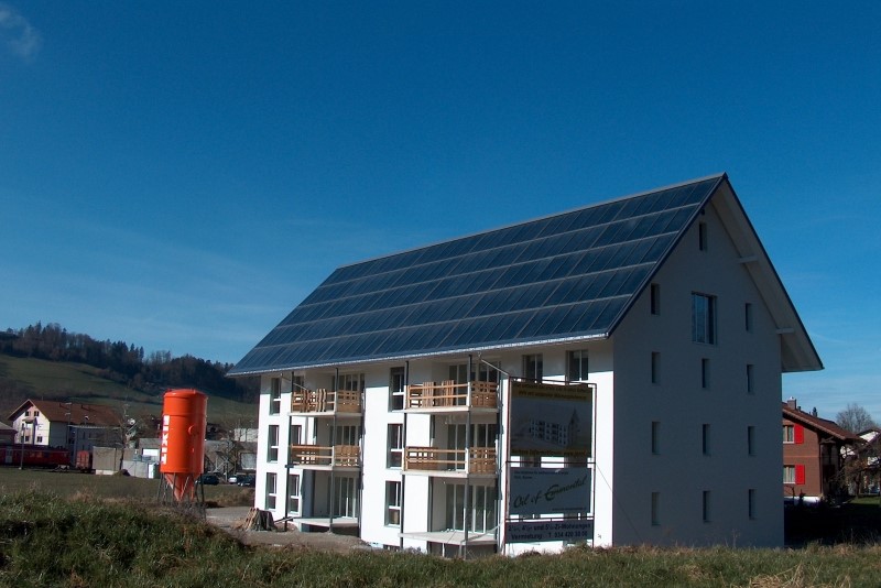 Sonnenmehrfamilienhaus in Oberburg, 8 Wohneinheiten 100% solarthermisch versorgt.