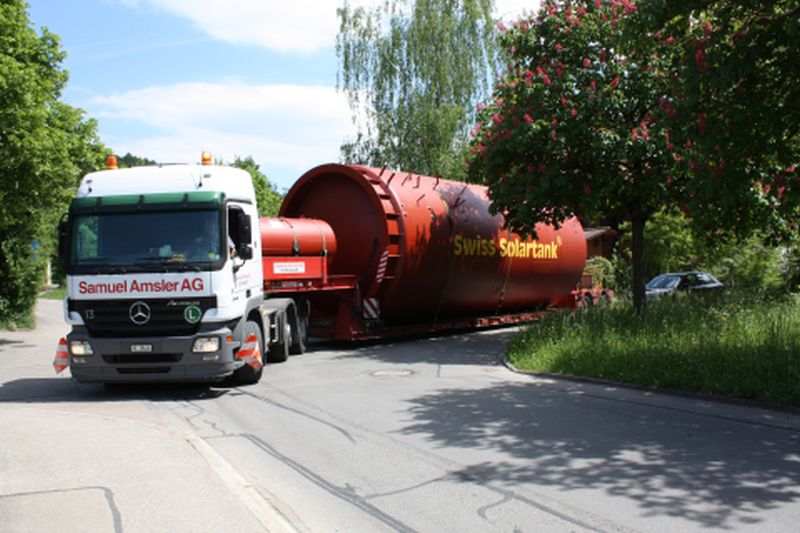 Lastwagen von Samuel Amsler bringt Grosspeicher nach Chemnitz